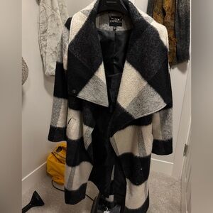 Express Monochrome Plaid Women's Cape Wool